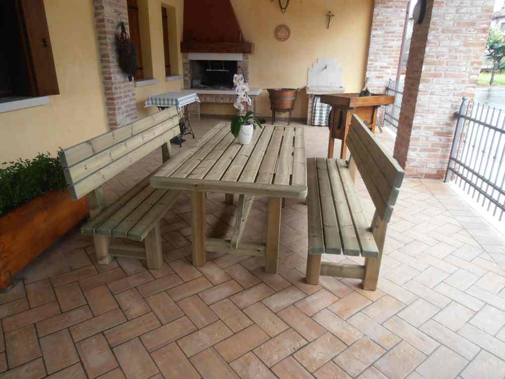 Realizzazione tavoli e panche in legno da giardino